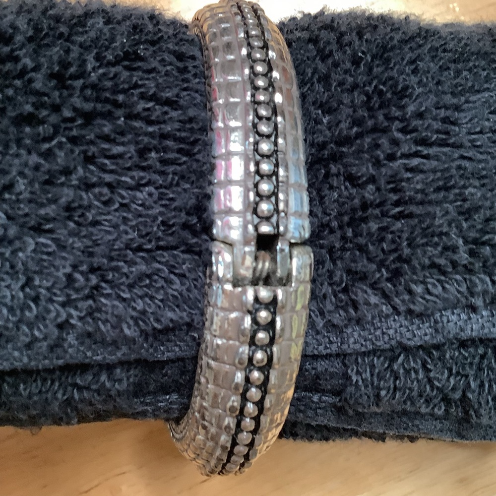 Brighton Later Gator Swarovski Crystal Silver Alligator Hinged Bangle Bracelet - Picture 13 of 16
